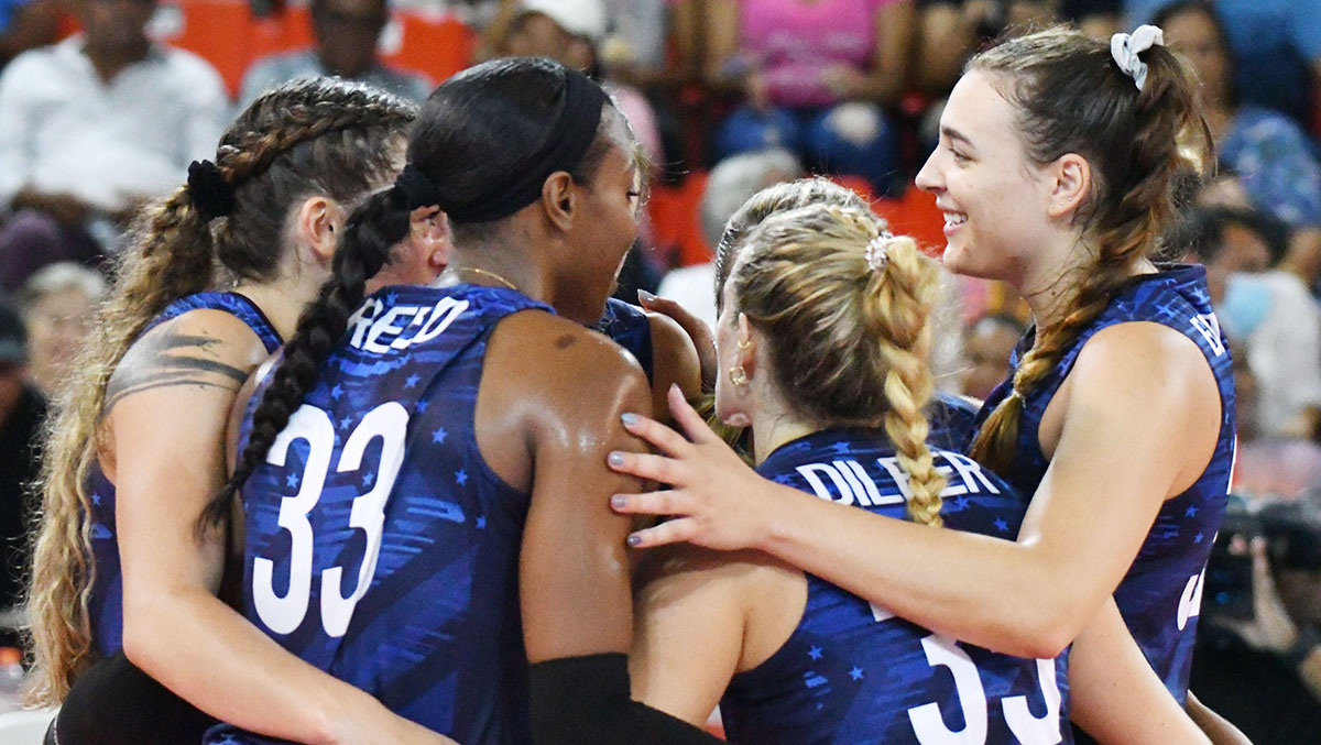 U.S. Women in huddle